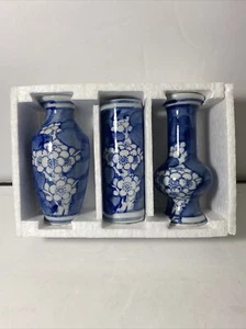 Vintage Blue And White Floral Asian Mini Vases Set Of 3 Cottage Core Grandma - Picture 1 of 6