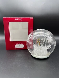 Vintage Kmart Trim a Home Soffiato a Mano Natale Natività Cambia Colore Vetro Globo - Foto 1 di 8