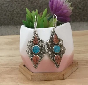 Pendientes Coral Turquesa Vintage Hechos a Mano Bohemio Tibetano Plata Oxidada - Imagen 1 de 4