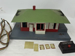 American Flyer Talking Station #755, en su mayoría completa, necesita un poco de cuidado - Imagen 1 de 7
