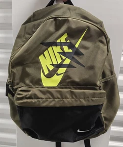 Zaino Nike 3BRAND By Russell Wilson Pro 15 verde  - Foto 1 di 4