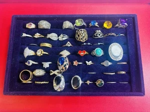 VTG Estate LOT OF 46 RINGS VINTAGE TO NOW ☆FASHION-BANDS COCKTAIL☆ Various Sizes - Bild 1 von 16