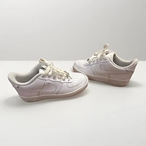 Nike Air Force 1 Low Boys Size 5Y Triple White Athletic Lifestyle Shoes Sneakers - Picture 1 of 14
