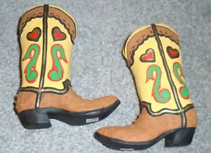 Dept 56 Rodeo Boot Company "Dos Pasos" Bota Pintada a Mano Adornos Pluma De Colección Usada en Excelente Condición - Imagen 1 de 10