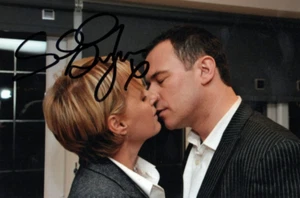 CORONATION STREET: SALLY DYNEVOR 'SALLY METCALFE' SIGNED 6x4 PHOTO+COA *PROOF* - Picture 1 of 2