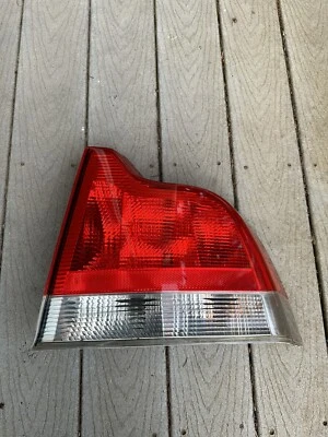2001 to 2004 Volvo S60 Passenger Side RH Right Tail Light Taillight — 第 1/4 张图片
