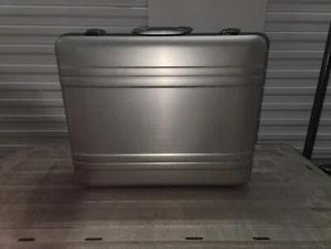 Halliburton Zero Alluminio Attachè Bagaglio Alto-17" Largo-6" Lunghezza-19,5" - Foto 1 di 13