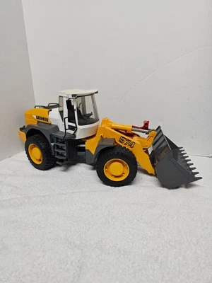Bruder 02430 Liebherr Articulated Road Loader L 574 Toy Vehicle - Image 1 of 4