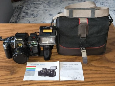 Canon Q8200A 35mm Camera With Flash - Image 1 of 4