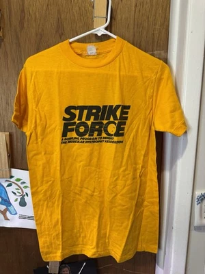 Camiseta de boliche vintage amarela Strike Force - Imagem 1 de 4