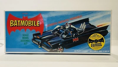 2010 Polar Lights BATMAN Batmobile Model Kit No. POL821 - Image 1 of 4