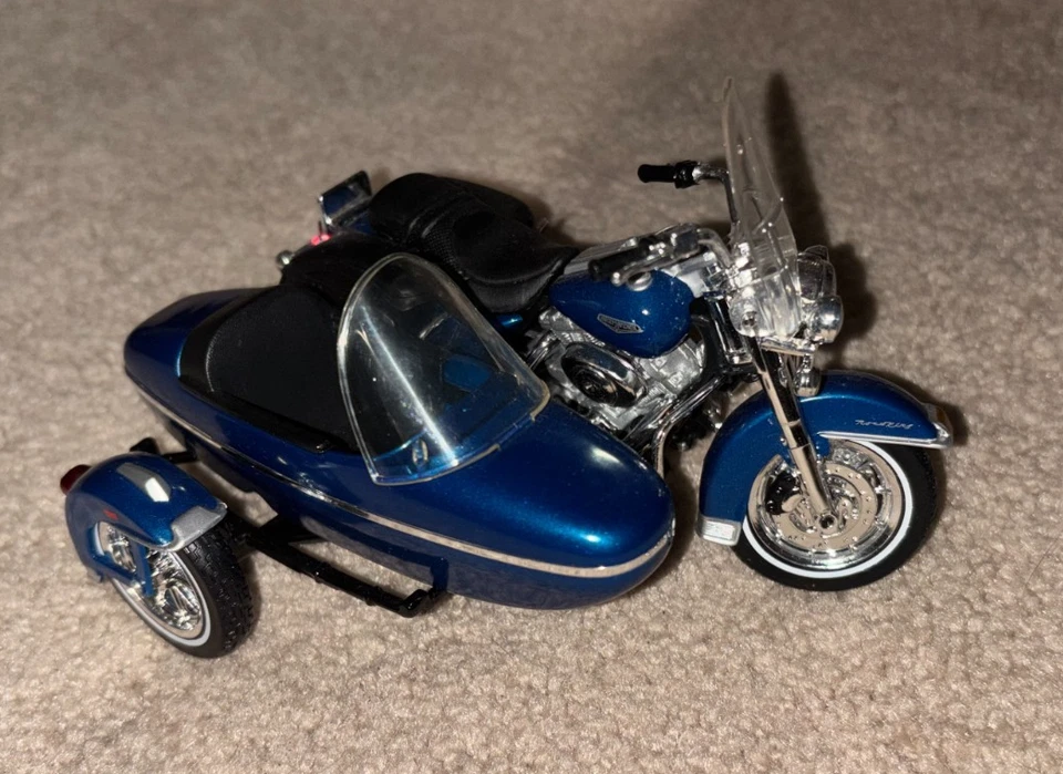 Harley-Davidson Sidecar 系列 1: 18 2001 FLHRCI Road King 经典 — 第 1/4 张图片