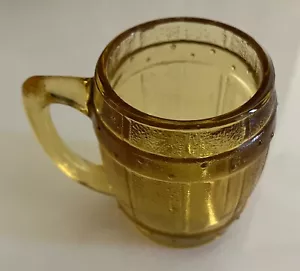 VINTAGE 2" KLEINER BERNSTEINFARBENER BIERFASSFÖRMIGER KRUG (W978) ZAHNSTOCHERHALTER - Bild 1 von 2