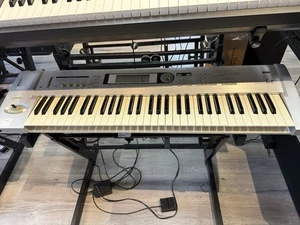 Korg Triton LE 61 Key Keyboard - Picture 1 of 14