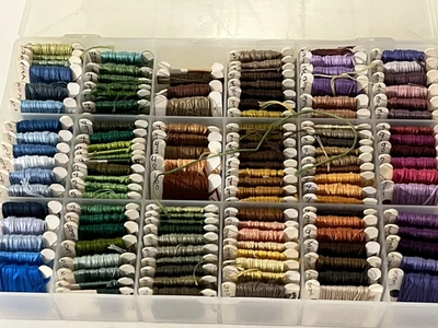 DMC Embroidery Thread Lot w/Color Caddy (1983)  125 Threads & Numbered, Used - Image 1 of 4