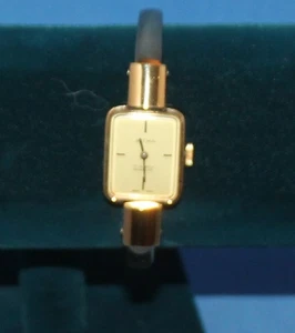 Reloj Ritma Vintage Mujer Tono Dorado Rectángulo 17 Joyas Cuerda Manual Hecho en Suiza - Imagen 1 de 3