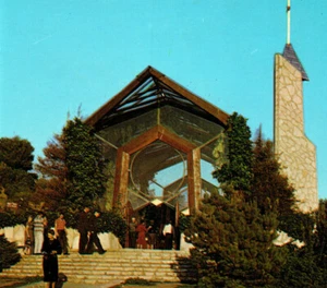 Wayfarer's Chapel Portuguese Bend Glass Building Entrance CA Vintage Postcard - Picture 1 of 4