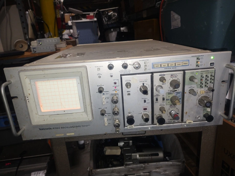 Osciloscopio placa microcanal Tektronix 7104 1GHz más 15 plug-ins Foto 1 de 4
