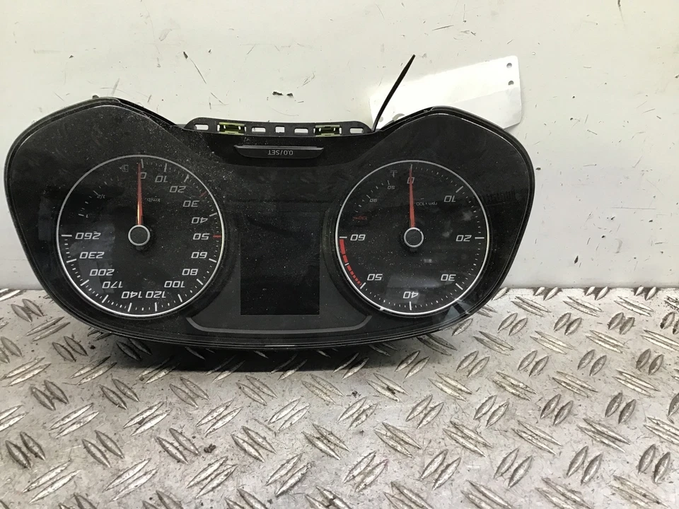Tacho Seat Leon (5F) 2.0 TDI 135kW 184PS 5F0920751D Kombiinstrument - Bild 1 von 2