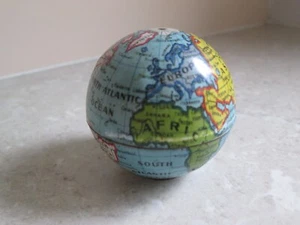 VINTAGE MINIATUROWY METALOWY ŚWIAT GLOBUS - TEMPERÓWKA - MADE IN GERMANY - Zdjęcie 1 z 9