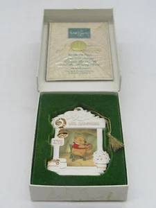Adorno navideño 1996 ""Winnie the Pooh and the Honey Tree"" en caja - Imagen 1 de 5