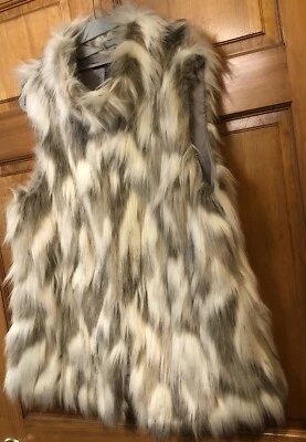 Chaleco de piel sintética para dama grande L Casa Blanca mercado negro blanco y tostado Foto 1 de 4