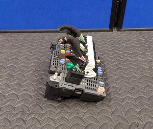 PEUGEOTT 308 MK2 2.0 DIESEL BCM BODY CONTROL MODULE - FUSE BOX 9674917380  A10 - Picture 1 of 7