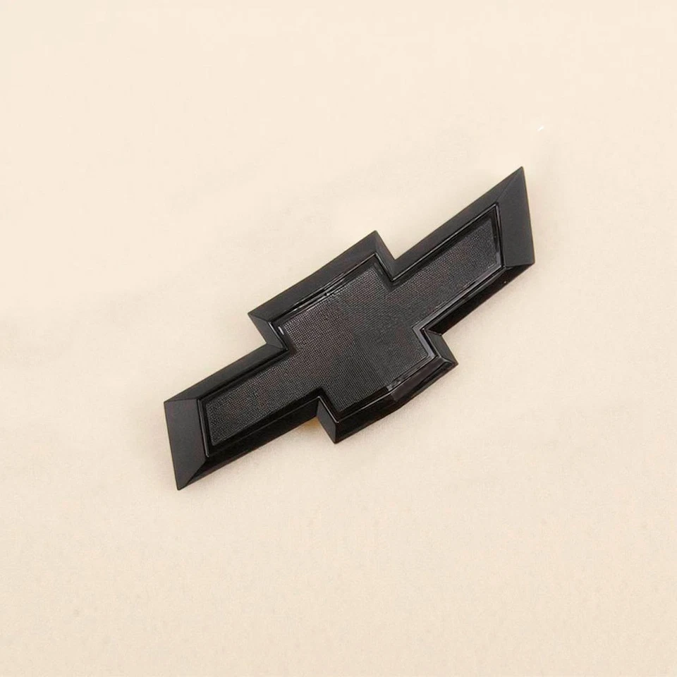 Chevrolet Traverse Limited 2018-2024 pajarita emblema trasero negro brillante 23165730 OEM Foto 1 de 4