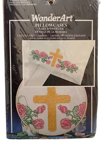 Wonder Art Stempel Kissenbezug für Crosstitch neu in Verpackung Design Kreuz und Rosen - Bild 1 von 6