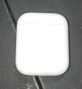 Apple AirPods 2nd Generation With Wired Charging Case - A2032 A2031 A1602 - Zdjęcie 1 z 4