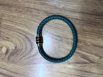 Hombre Acero Inoxidable Hebilla Magnética Pulsera Cuero Trenzado Verde Oscuro Foto 1 de 3