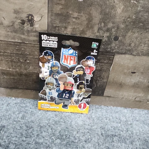 NFL Series 1 Buildable Figure Brady Wilson Manning Newton Brees Miller or Eillot Cover