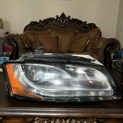 2008-2012 AUDI A5 S5 (B8 8T) FAROL DE XENÔNIO ESCONDIDO PASSAGEIRO DIREITO FABRICANTE DE EQUIPAMENTO ORIGINAL - Imagem 1 de 4
