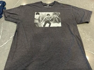 Bruce Lee Graphic Tee Size 2XL Gray Fighting Kung Fu Movie T Shirt - Picture 1 of 7