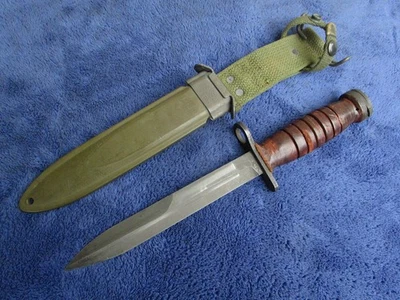 RARE MAKER VINTAGE ORIGINAL US WW2 KNIFE BAYONET AND SHEATH MADE BY UTICA - Image 1 of 4