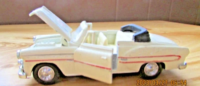 Coche convertible Welly años 50 Foto 1 de 4