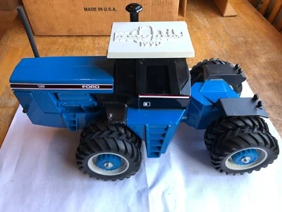 Ford 1156 Versatile 4-wheel drive in 1:16 scale Coll. Edition 4  1990 Parts Mart - Image 1 of 4