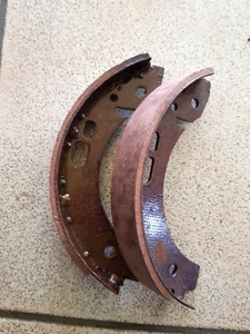 2x Bremsbacken Trabant 500, 600, 601 1. Serie Simplex - Bild 1 von 1