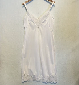 Vtg Beeline Fashions 100% Nylon Full Slip White w/ Lace & Flowers Sz 38 USA - Picture 1 of 11