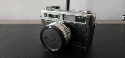 Yashica Electro 35 Vintage Camera w/ COLOR Yashinon DX Lens  - Image 1 of 4