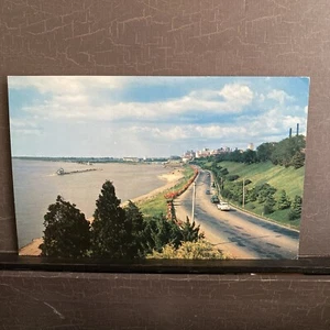 Rimorchiatore funzionante sul fiume Mississippi vicino a Memphis TN cartolina cromata UNP - Foto 1 di 3