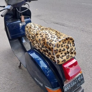 Vintage SEAT COVER JOK VESPA SMALLFRAME LEOPARD LG105 - Picture 1 of 6