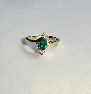 14K Solid Yellow Gold Diamond & Emerald Gemstone Cocktail Ring,Size 7 - Picture 1 of 5