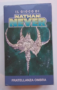 Nathan Never gioco di carte mazzo base Agenzia Alfa Skotos Fratellanza NUOVO - Imagen 1 de 12
