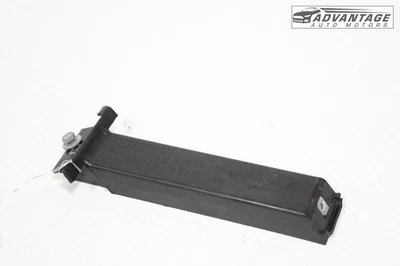 Parachoques trasero derecho Chevrolet Camaro 2016-2024 soporte de montaje OEM Foto 1 de 4