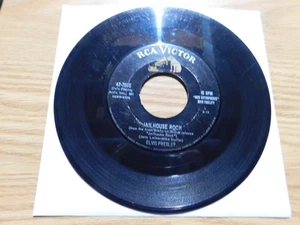 Elvis Presley - RCA Victor 45 RPM Jailhouse Rock / Treat Me Nice - Picture 1 of 2