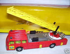 Corgi Toys Dennis Fire Engine Ref 1120 Fire Truck 1/50 In Box - Picture 1 of 1