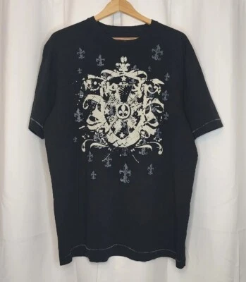 Camiseta Vaquera Malibu Para Hombres XL* Gráfica Bordada Flor de Lis B&W Texturizada Foto 1 de 4