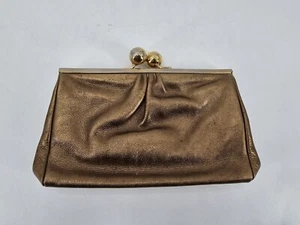 VINTAGE FURLA CLUTH GENUINE LEATHER MADE IN ITALY METTALIC GOLD - Picture 1 of 11