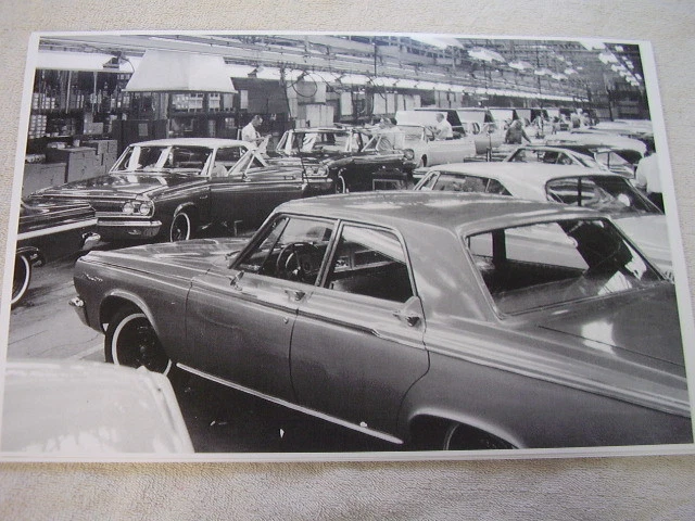 1965 DODGE CORONET 'S ON ASSEMBLY LINE FOTO 11 X 17 - Imagem 1 de 1